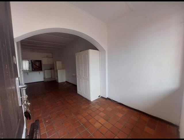 1 BEDROOM PROPERTY TO RENT IN LAWRENCE ROCKS